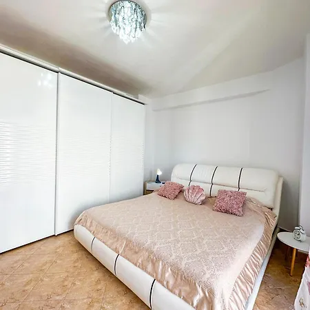 Casa Del Mar - 2br, First Line Sea View Vollga *