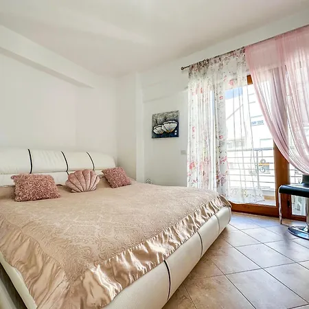 Casa Del Mar - 2br, First Line Sea View Vollga *