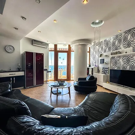 Casa Del Mar - 2br, First Line Sea View Vollga Apartment